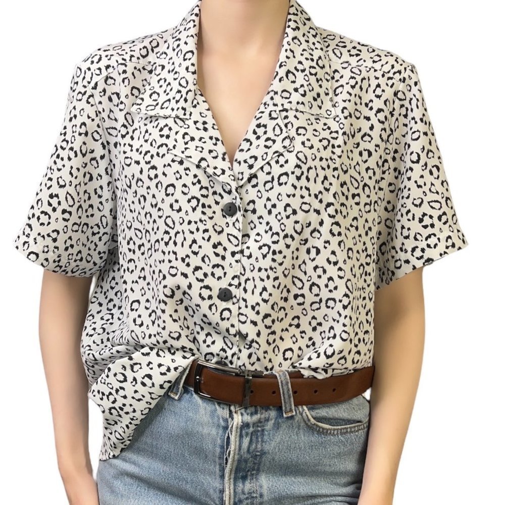 3/$30 ⭐️ Vintage Black White Leopard Print Short Sleeve Button Shirt Notations